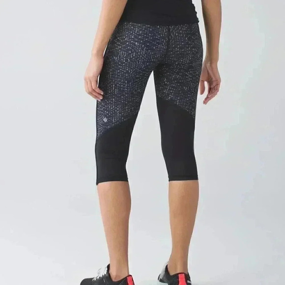 Lululemon real quick samba snake casual yoga athletic stretch crop tights 2 - Picture 4 of 4